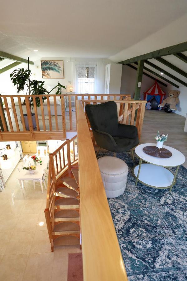Luxury Apartman Alex With Sauna In The Village Otočac Εξωτερικό φωτογραφία