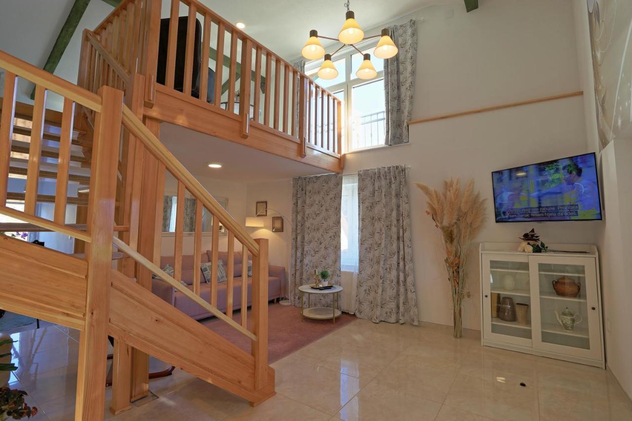 Luxury Apartman Alex With Sauna In The Village Otočac Εξωτερικό φωτογραφία