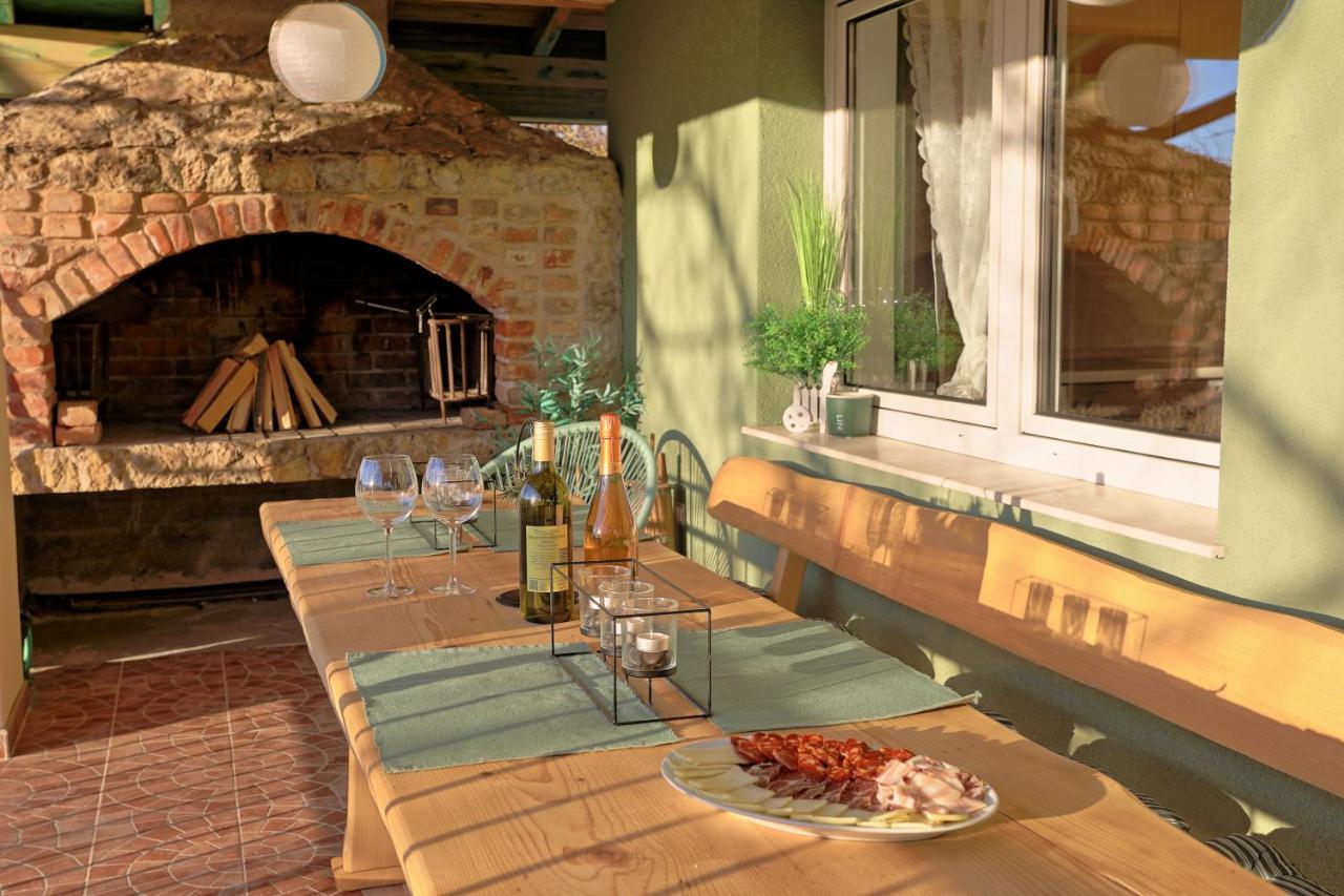 Luxury Apartman Alex With Sauna In The Village Otočac Εξωτερικό φωτογραφία