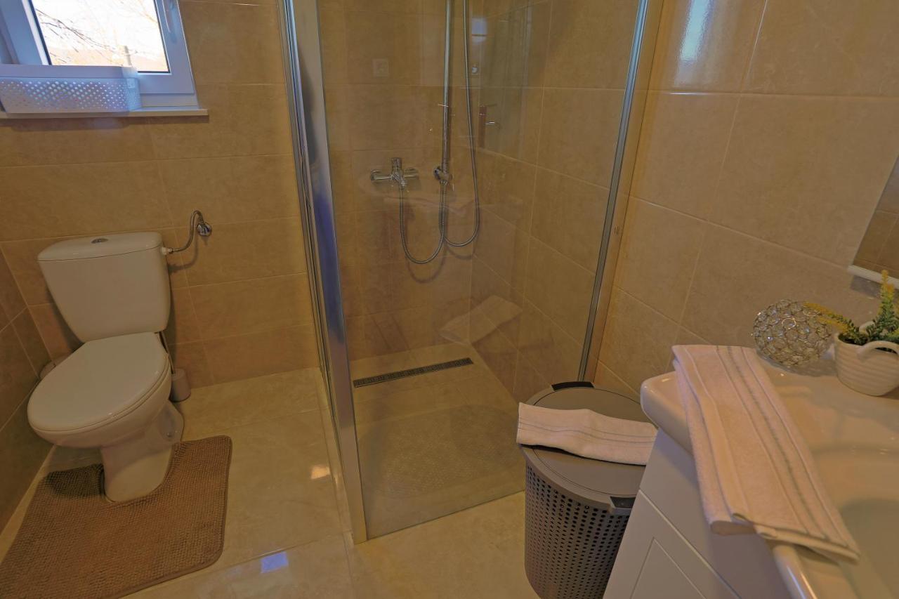 Luxury Apartman Alex With Sauna In The Village Otočac Εξωτερικό φωτογραφία