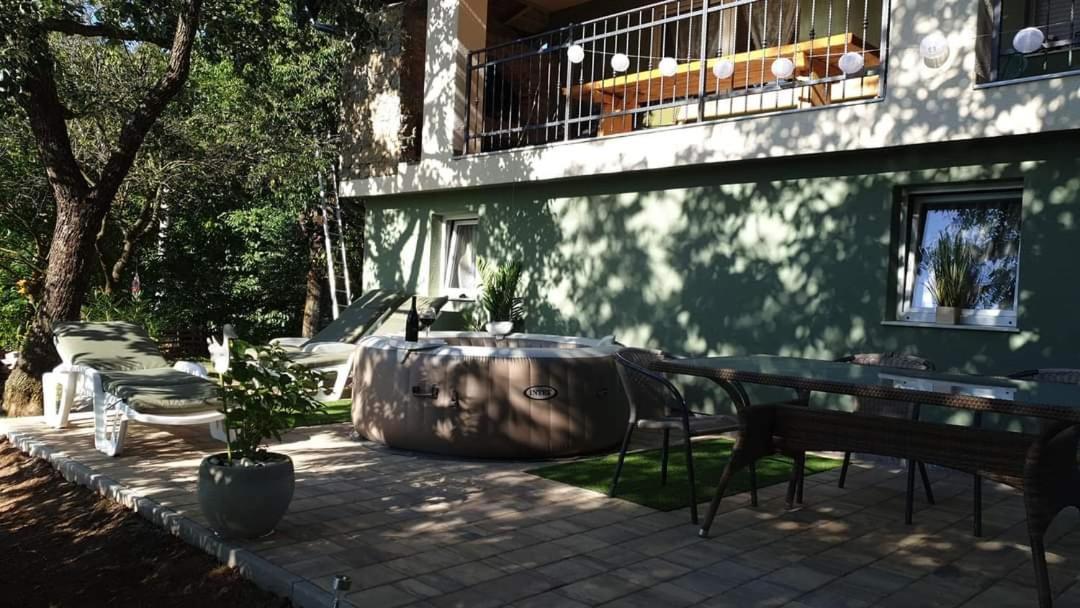 Luxury Apartman Alex With Sauna In The Village Otočac Εξωτερικό φωτογραφία